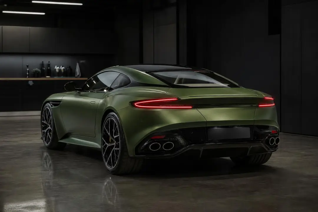 Aston Martin DB12 — кадр 2