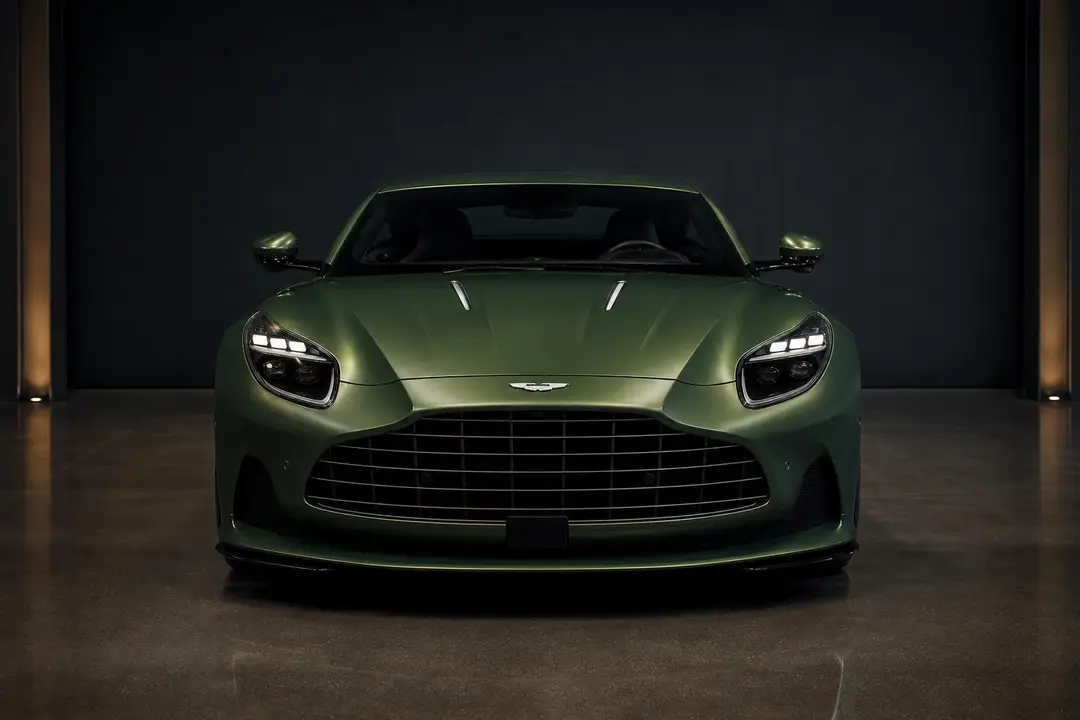 Aston Martin DB12 — кадр 3