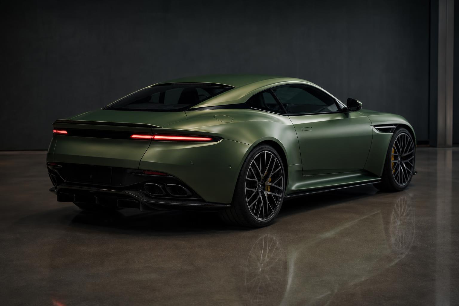 Aston Martin DB12 — Матовое / специальное покрытие · Q Satin Green