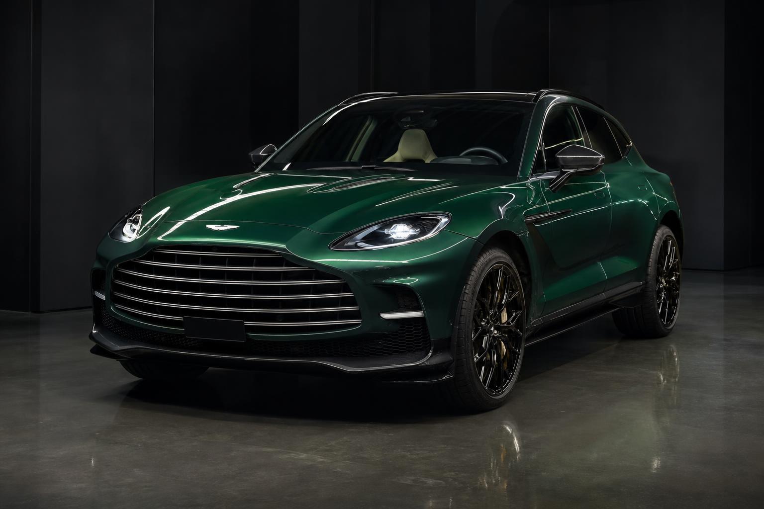 Aston Martin DBX 707