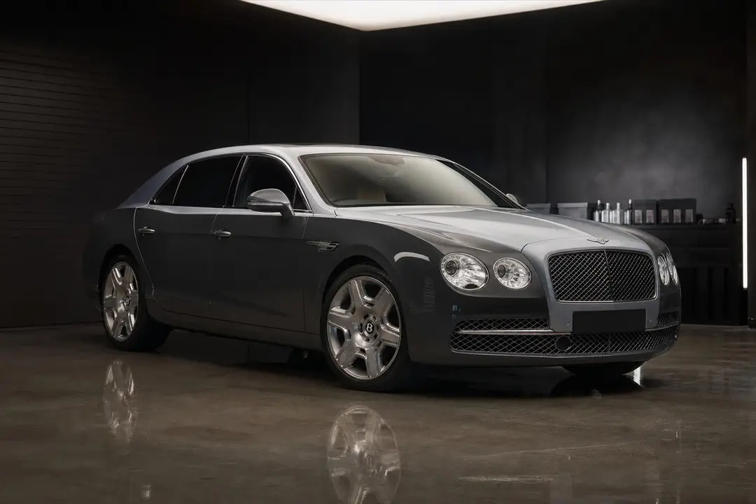 Bentley Flying Spur Mulliner — кадр 1