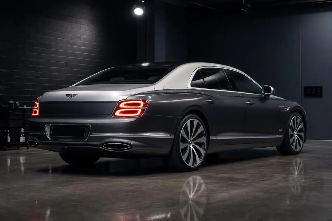 Bentley Flying Spur Mulliner — кадр 2