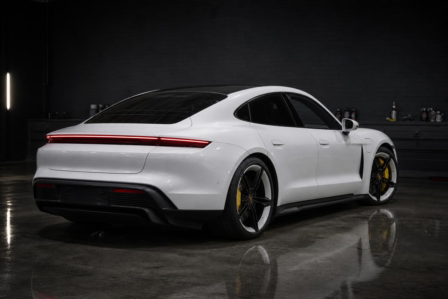 Porsche Taycan Turbo S — Полная оклейка кузова · Carrara White