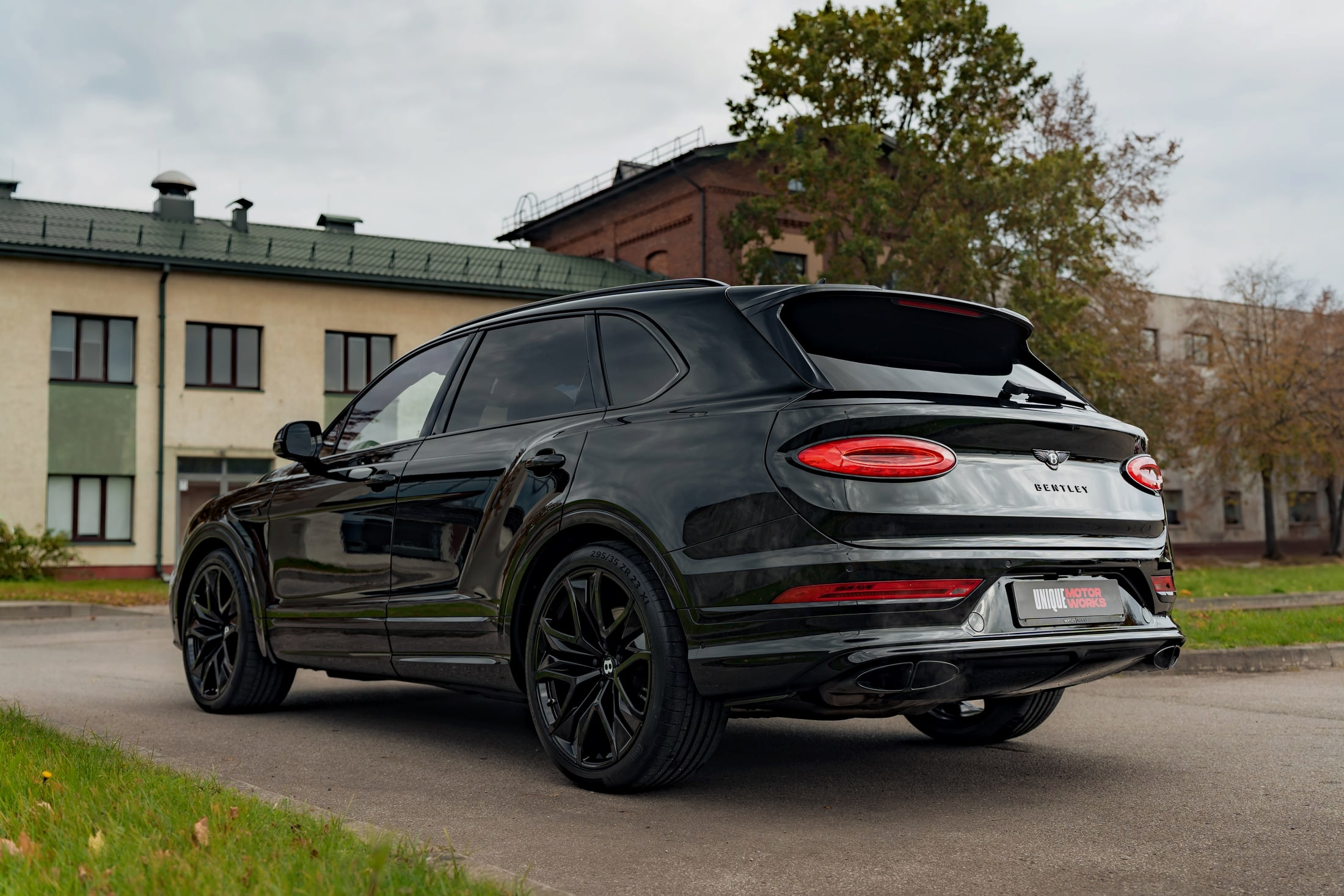 Bentley Bentayga Blackline — глава II, Тишина процесса