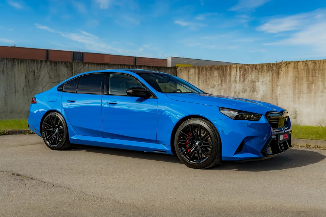 BMW M5 Blue — кадр 2