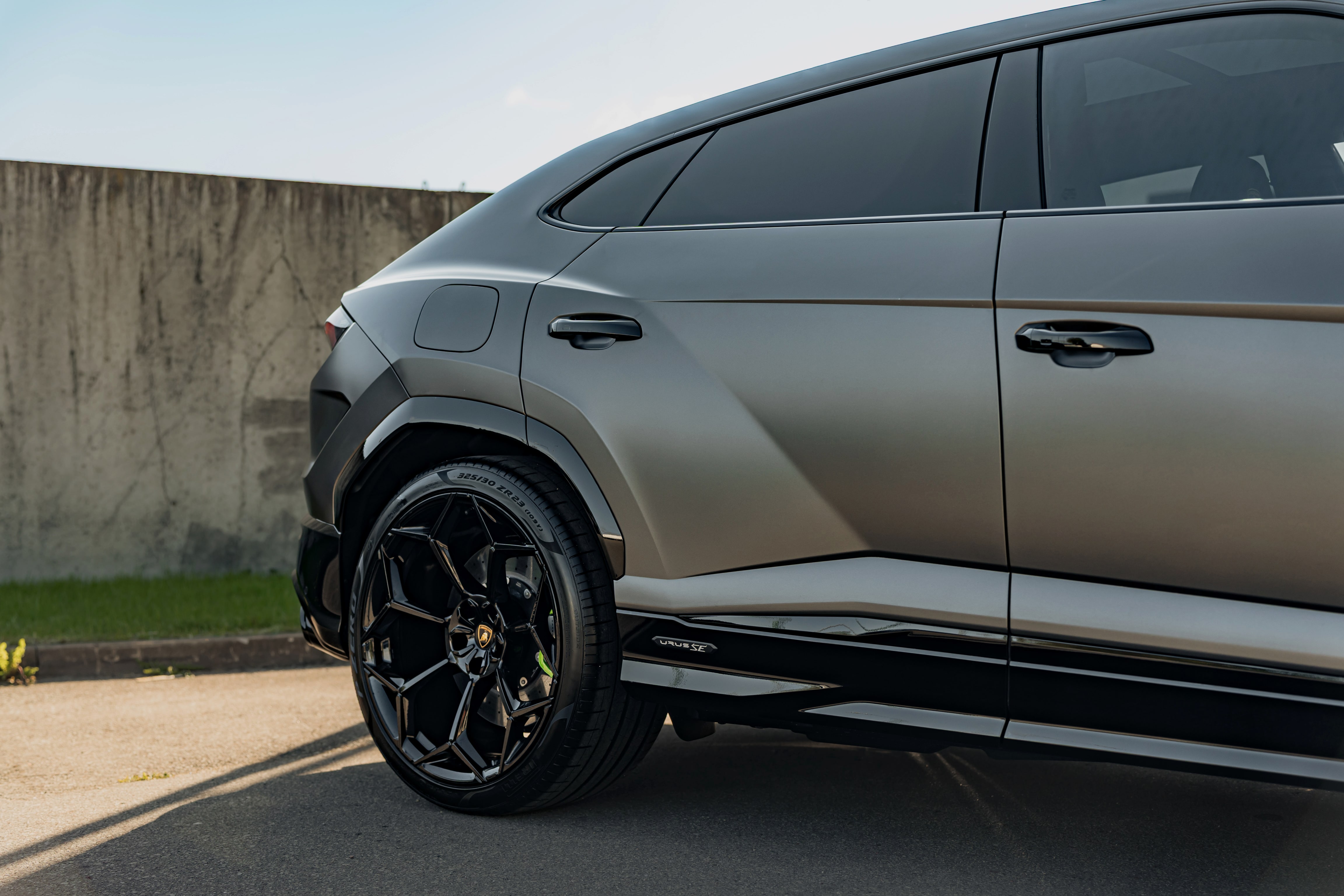 Lamborghini Urus SE — глава II, Тишина процесса