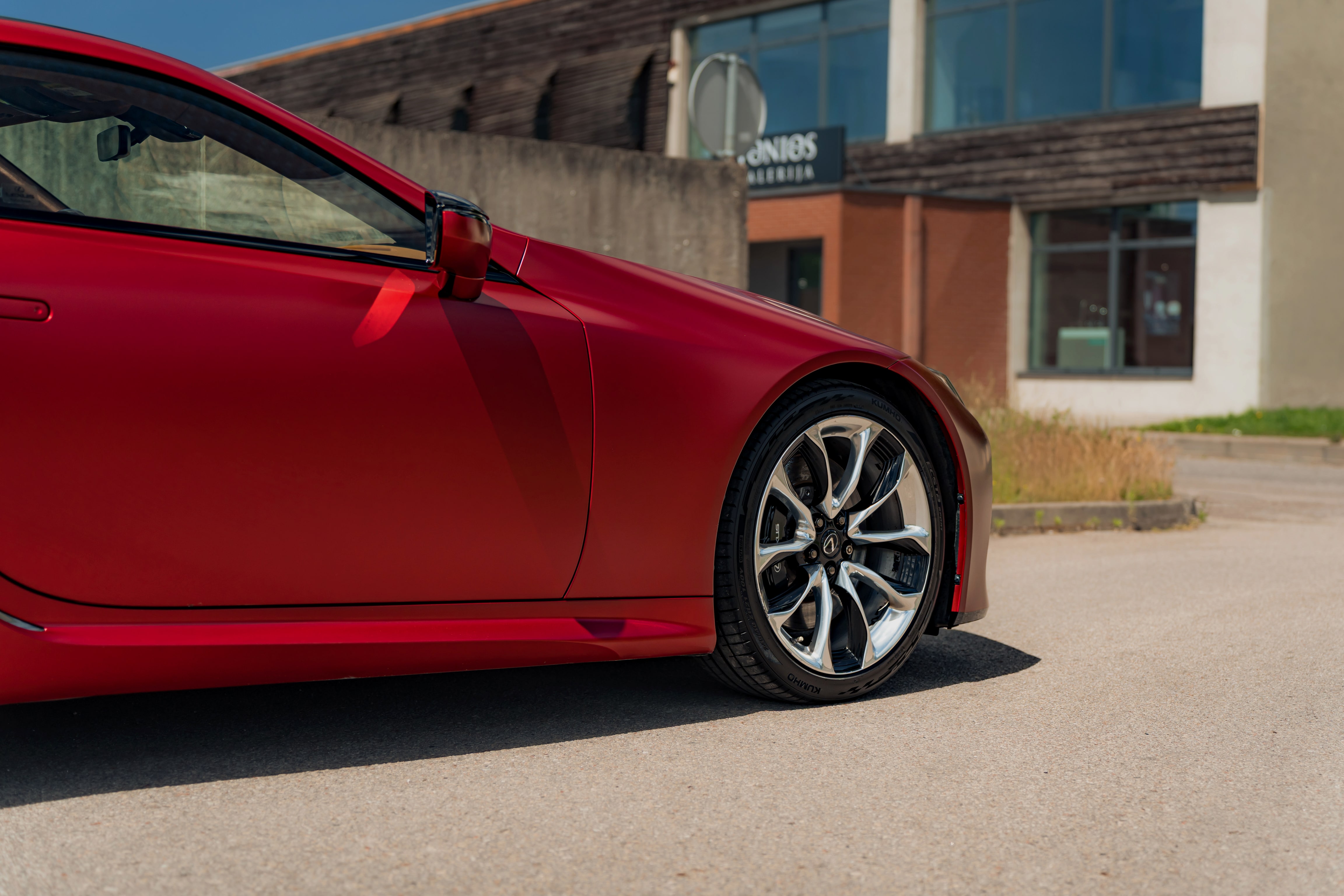 Lexus LC 500 — глава II, Тишина процесса