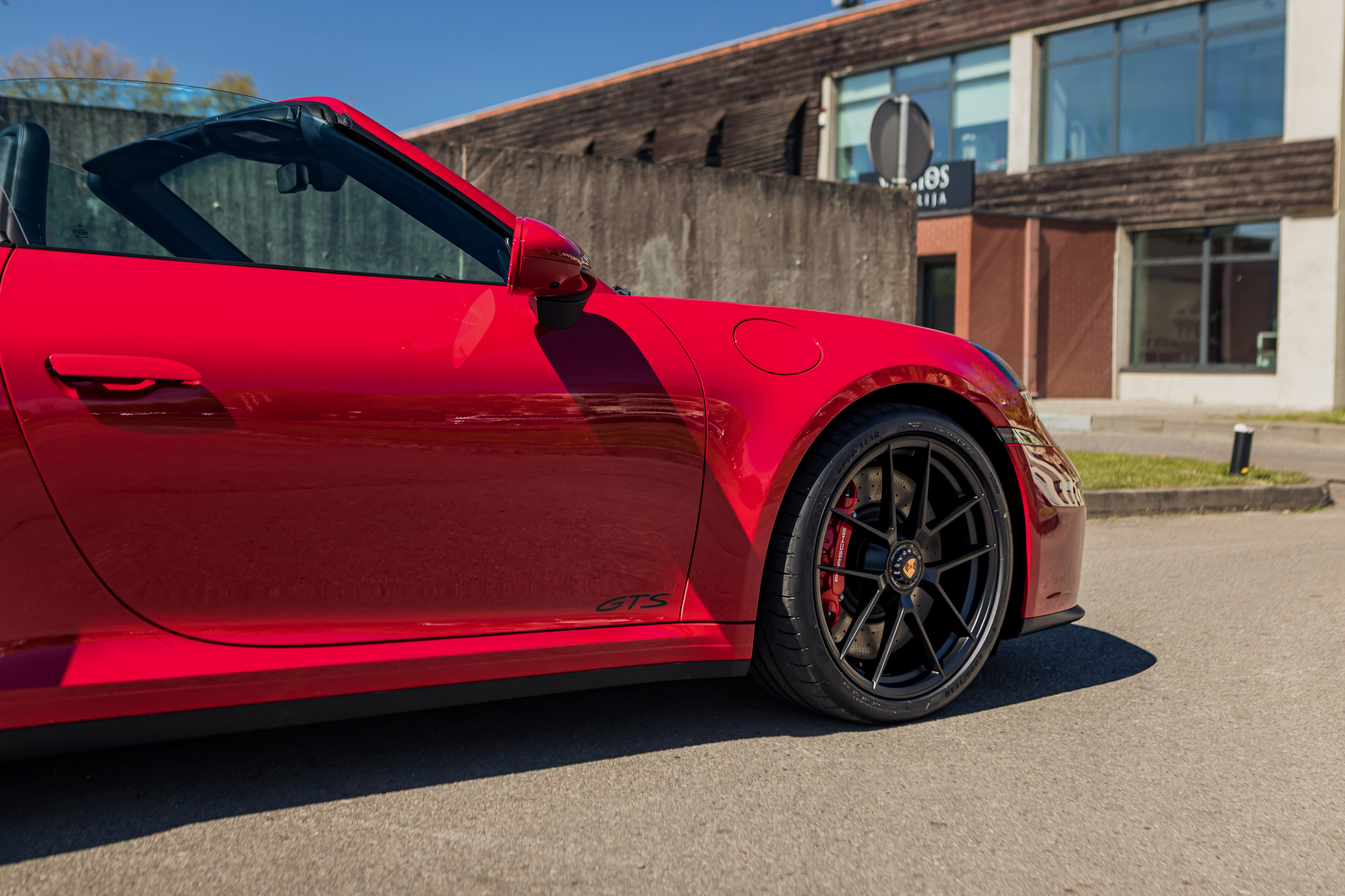Porsche 911 Carrera 4 GTS Cabriolet — глава II, Тишина процесса