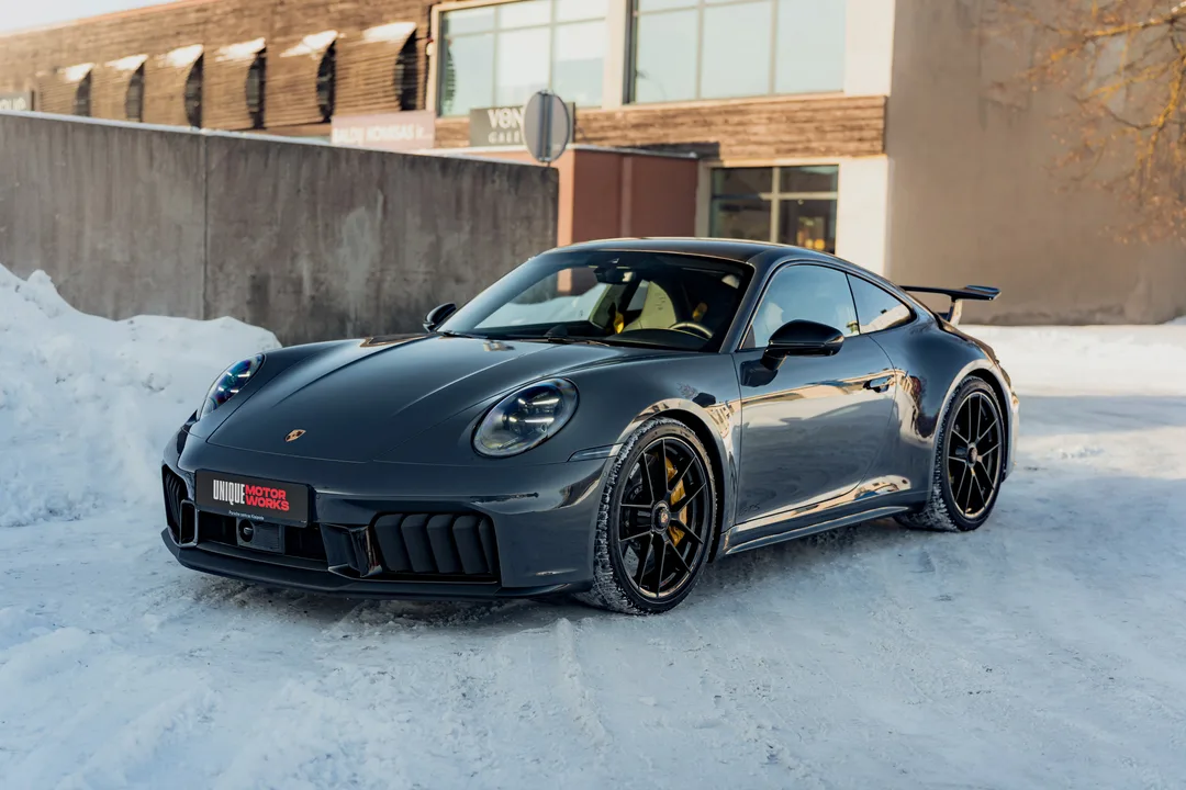 Porsche 911 Carrera 4 GTS Coupe — кадр 2