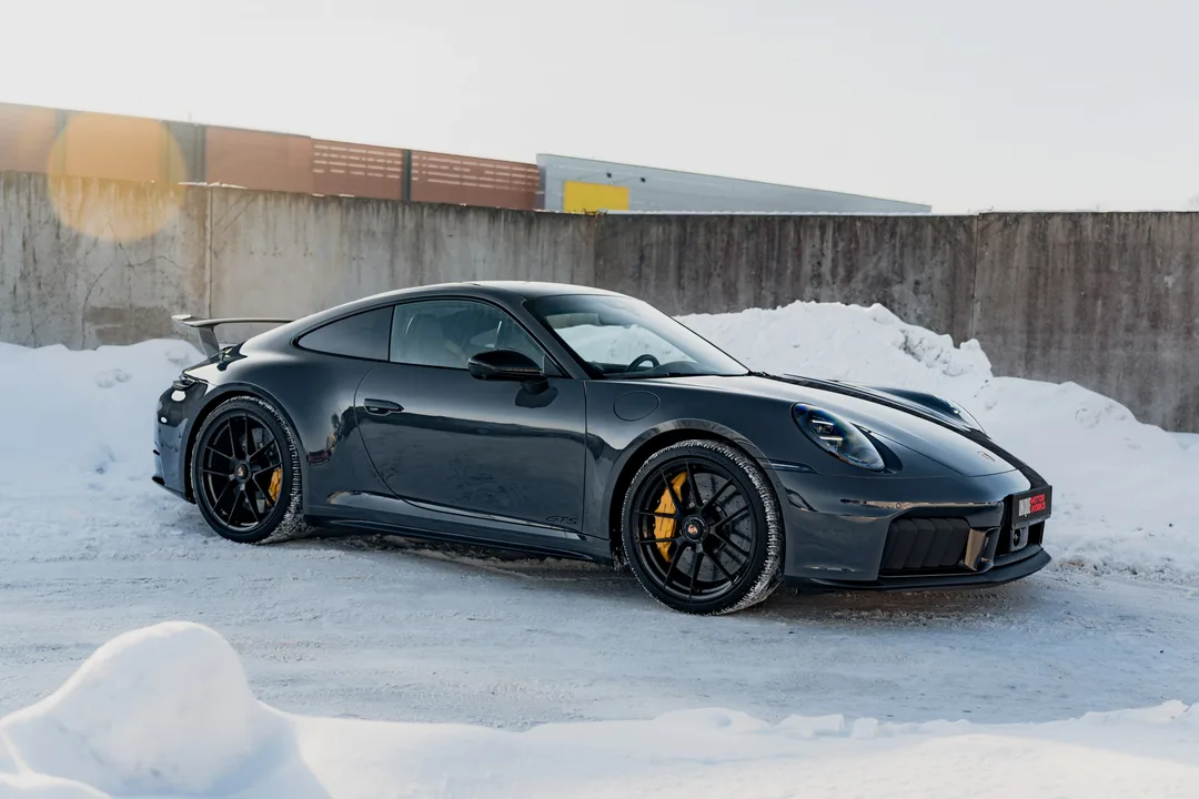 Porsche 911 Carrera 4 GTS Coupe — кадр 3